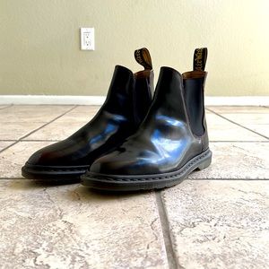 Dr. martens boots. good condition. Wore once. No crease at the toe box.